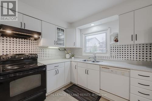 1649 Aldersbrook Road, London, ON - Indoor Photo Showing Kitchen With Double Sink