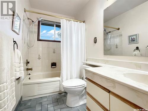 9026 16Th Avenue, North Battleford, SK - Indoor Photo Showing Bathroom