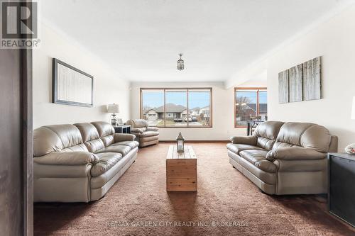 674 Clare Avenue, Welland (767 - N. Welland), ON - Indoor Photo Showing Living Room