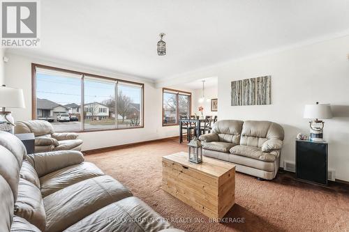 674 Clare Avenue, Welland (767 - N. Welland), ON - Indoor Photo Showing Living Room