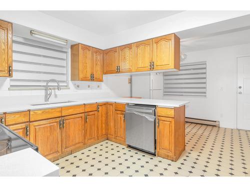 12410 90A Avenue, Surrey, BC - Indoor Photo Showing Kitchen