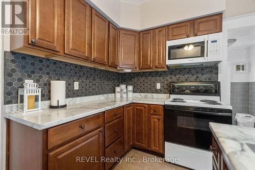 4743 Epworth Circle, Niagara Falls (210 - Downtown), ON - Indoor Photo Showing Kitchen