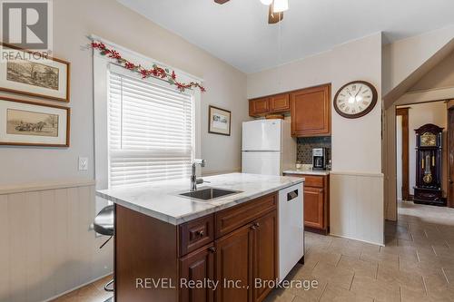 4743 Epworth Circle, Niagara Falls (210 - Downtown), ON - Indoor Photo Showing Kitchen