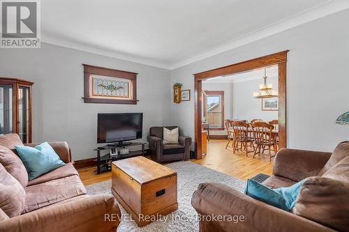 4743 Epworth Circle, Niagara Falls (210 - Downtown), ON - Indoor Photo Showing Living Room