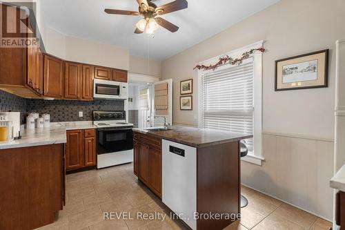 4743 Epworth Circle, Niagara Falls (210 - Downtown), ON - Indoor Photo Showing Kitchen With Double Sink