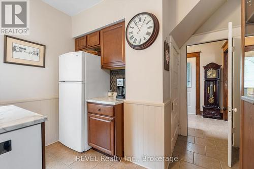 4743 Epworth Circle, Niagara Falls (210 - Downtown), ON - Indoor Photo Showing Kitchen