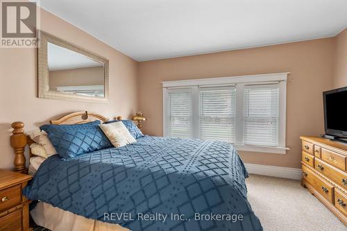 4743 Epworth Circle, Niagara Falls (210 - Downtown), ON - Indoor Photo Showing Bedroom