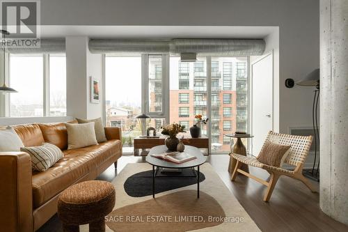 413 - 201 Carlaw Avenue, Toronto, ON - Indoor Photo Showing Living Room