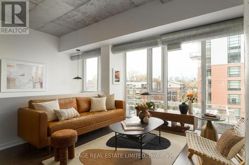 413 - 201 Carlaw Avenue, Toronto, ON - Indoor Photo Showing Living Room