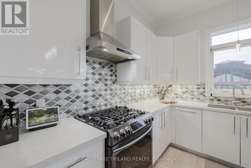 2287 Springridge Drive, London, ON - Indoor Photo Showing Kitchen With Upgraded Kitchen