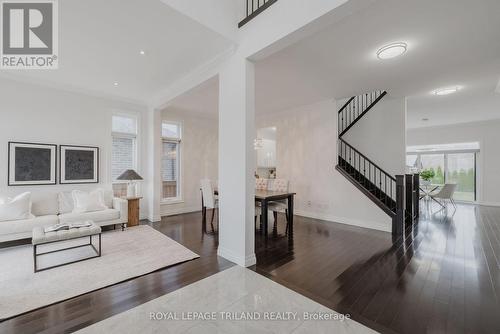 2287 Springridge Drive, London, ON - Indoor Photo Showing Living Room