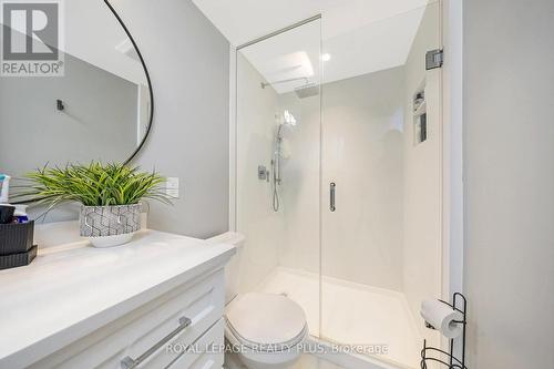 349 Delrex Boulevard, Halton Hills, ON - Indoor Photo Showing Bathroom