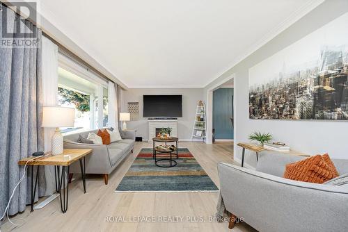 349 Delrex Boulevard, Halton Hills, ON - Indoor Photo Showing Living Room