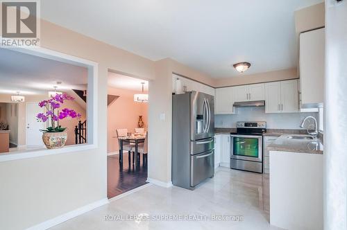 3857 Milkwood Crescent, Mississauga, ON - Indoor Photo Showing Kitchen