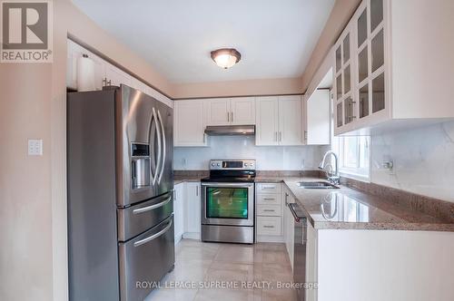 3857 Milkwood Crescent, Mississauga, ON - Indoor Photo Showing Kitchen With Double Sink