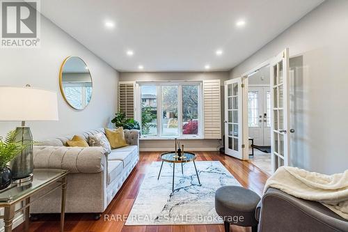 2446 Overton Drive, Burlington, ON - Indoor Photo Showing Living Room