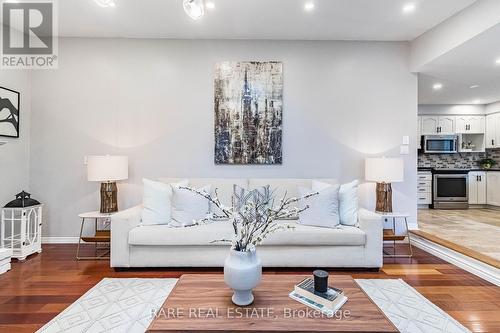 2446 Overton Drive, Burlington, ON - Indoor Photo Showing Living Room