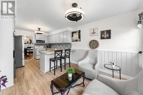 15 - 2155 Duncaster Drive, Burlington, ON - Indoor Photo Showing Living Room