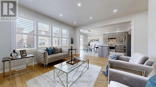 121 Longboat Run Road W, Brantford, ON - Indoor Photo Showing Living Room