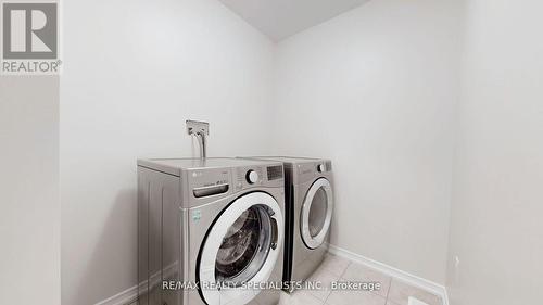 121 Longboat Run Road W, Brantford, ON - Indoor Photo Showing Laundry Room