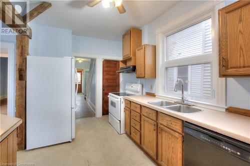 27 Hiawatha Street, St. Thomas, ON - Indoor Photo Showing Kitchen With Double Sink