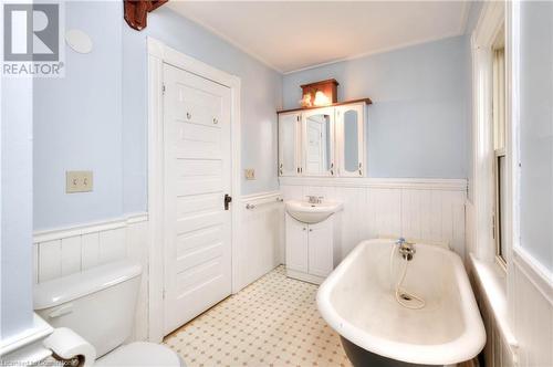 27 Hiawatha Street, St. Thomas, ON - Indoor Photo Showing Bathroom