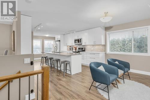 160 Portview Court, Kelowna, BC - Indoor Photo Showing Kitchen With Upgraded Kitchen