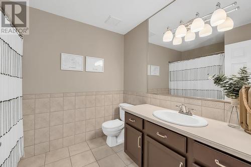 160 Portview Court, Kelowna, BC - Indoor Photo Showing Bathroom