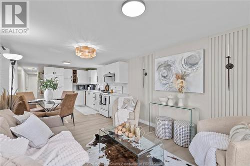 3 Lilac Court, Mcgregor, ON - Indoor Photo Showing Living Room