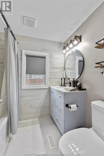 3 Lilac Court, Mcgregor, ON - Indoor Photo Showing Bathroom