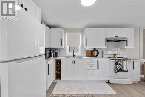 3 Lilac Court, Mcgregor, ON - Indoor Photo Showing Kitchen