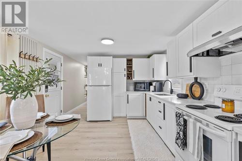 3 Lilac Court, Mcgregor, ON - Indoor Photo Showing Kitchen