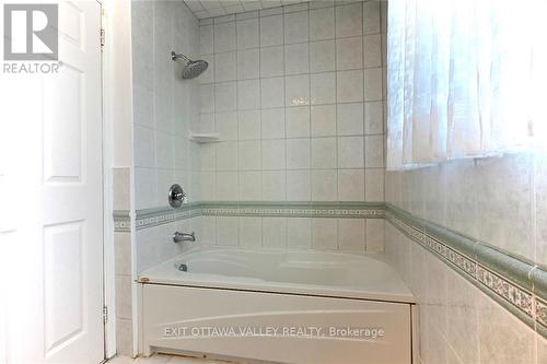 2062 Richmond Road, Beckwith, ON - Indoor Photo Showing Bathroom