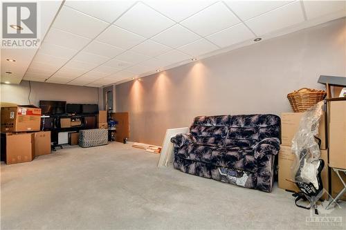 5989 Meadowglen Drive, Ottawa, ON - Indoor Photo Showing Garage