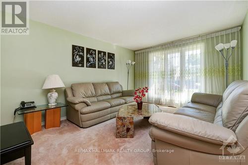 5989 Meadowglen Drive, Ottawa, ON - Indoor Photo Showing Living Room