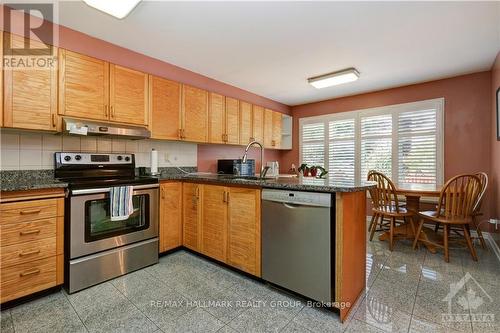 5989 Meadowglen Drive, Ottawa, ON - Indoor Photo Showing Kitchen With Stainless Steel Kitchen