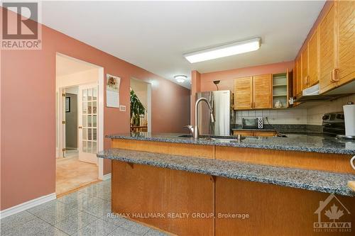 5989 Meadowglen Drive, Ottawa, ON - Indoor Photo Showing Kitchen