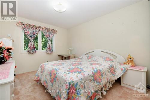 5989 Meadowglen Drive, Ottawa, ON - Indoor Photo Showing Bedroom