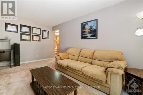 5989 Meadowglen Drive, Ottawa, ON - Indoor Photo Showing Living Room