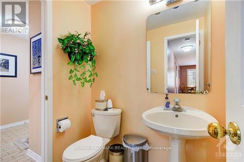 5989 Meadowglen Drive, Ottawa, ON - Indoor Photo Showing Bathroom