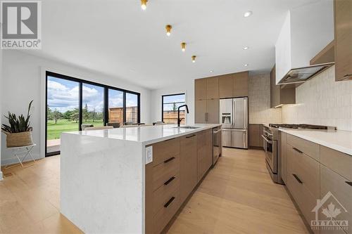 15 Trailway Circle, Ottawa, ON - Indoor Photo Showing Kitchen With Upgraded Kitchen