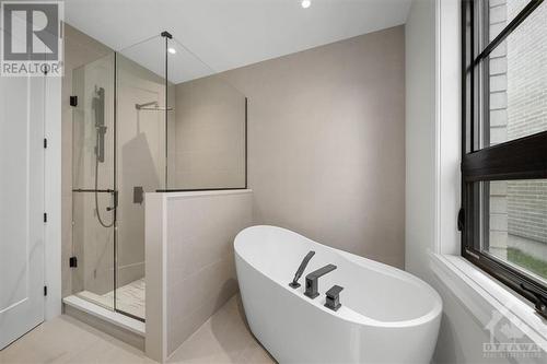 15 Trailway Circle, Ottawa, ON - Indoor Photo Showing Bathroom