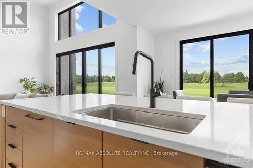 15 Trailway Circle, Ottawa, ON - Indoor Photo Showing Kitchen