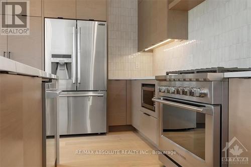 15 Trailway Circle, Ottawa, ON - Indoor Photo Showing Kitchen