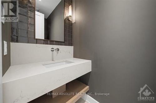 15 Trailway Circle, Ottawa, ON - Indoor Photo Showing Bathroom