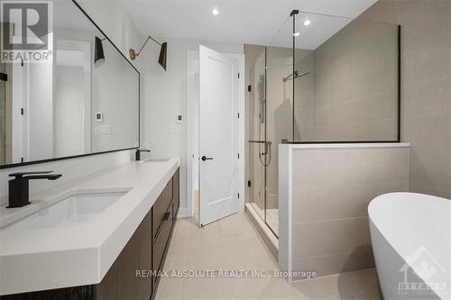 15 Trailway Circle, Ottawa, ON - Indoor Photo Showing Bathroom