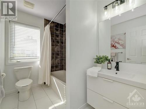 524 Bretby Crescent, Ottawa, ON - Indoor Photo Showing Bathroom