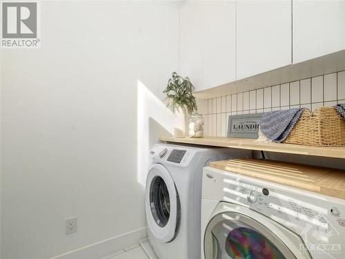 524 Bretby Crescent, Ottawa, ON - Indoor Photo Showing Laundry Room