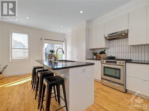 524 Bretby Crescent, Ottawa, ON - Indoor Photo Showing Kitchen With Upgraded Kitchen