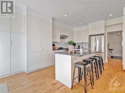 524 Bretby Crescent, Ottawa, ON - Indoor Photo Showing Kitchen